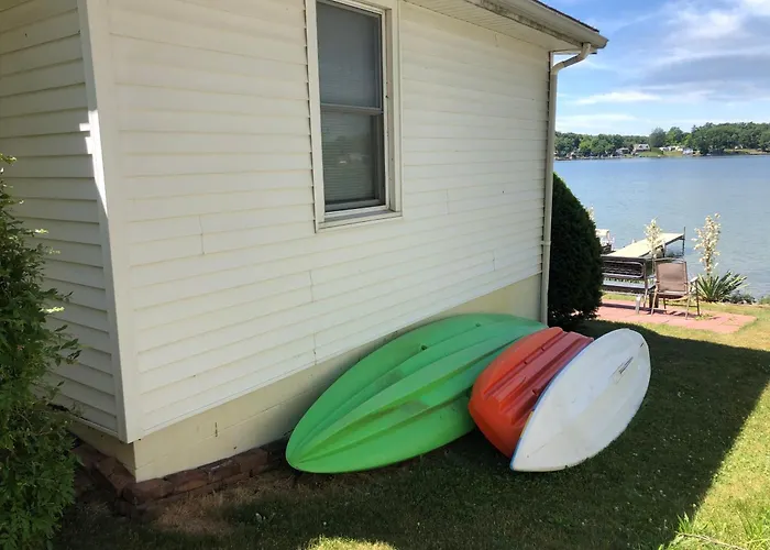 The Wellington Lake Cottage